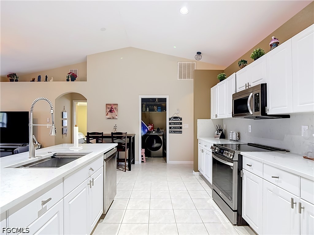 3 Bed SingleFamilyResidence for Sale in Cape Coral, photo 16