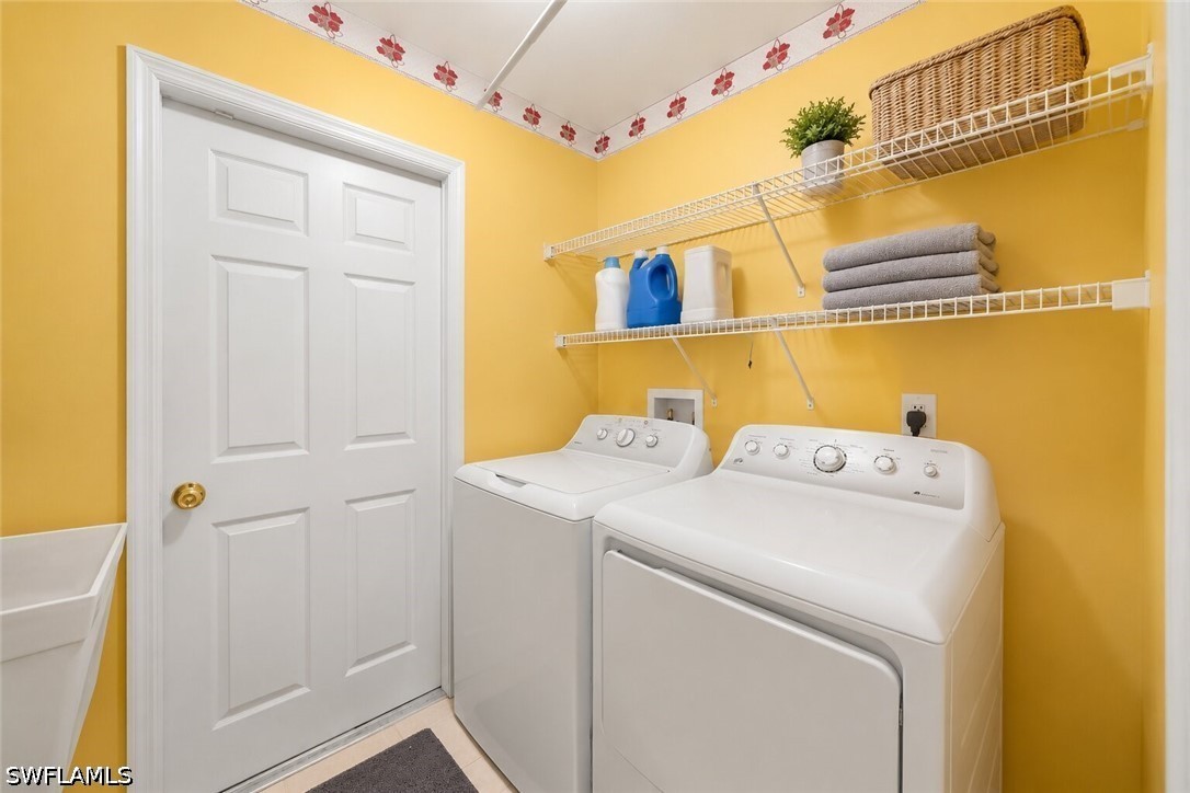 3 Bed SingleFamilyResidence for Sale in Mirror Lakes, photo 16