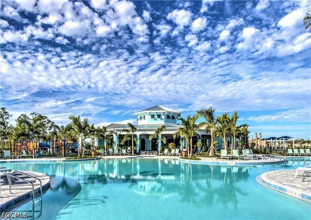 4 Bed Waterfront Home for Sale in Entrada, photo 16