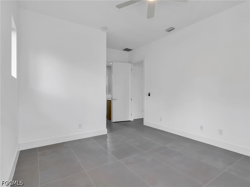 3 Bed SingleFamilyResidence for Sale in East Englewood, photo 16
