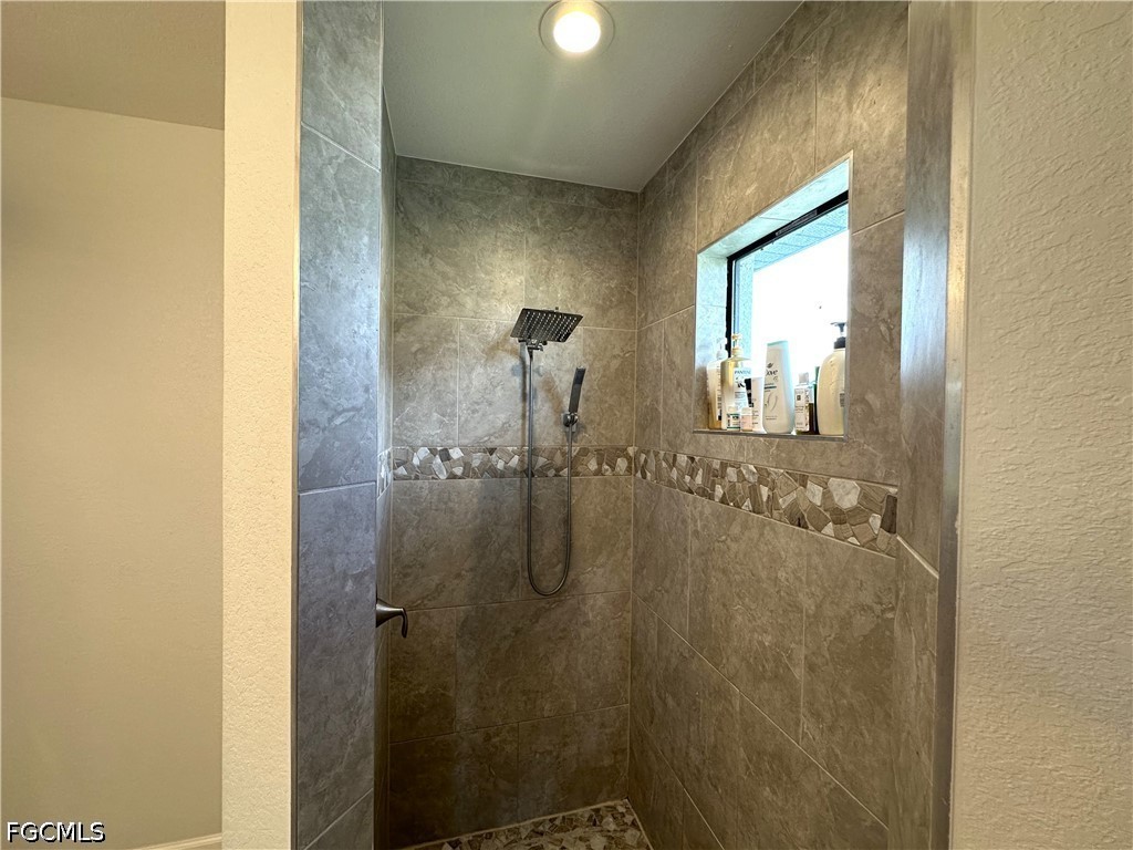 3 Bed SingleFamilyResidence for Sale in Lehigh Acres, photo 16