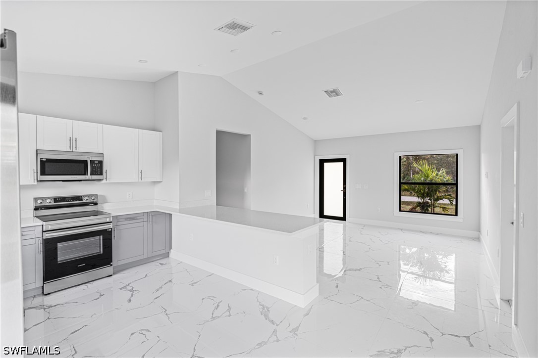 3 Bed SingleFamilyResidence for Sale in Lehigh Acres, photo 16