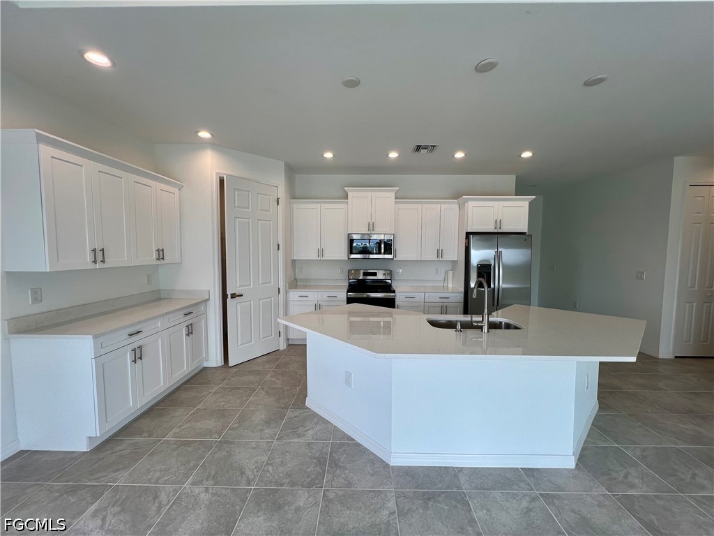 3 Bed Attached for Sale in Mirror Lakes, photo 16