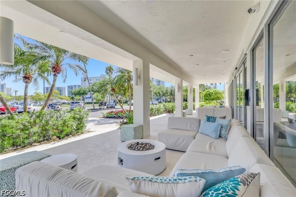 1 Bed Waterfront Home for Sale in Naples, photo 16