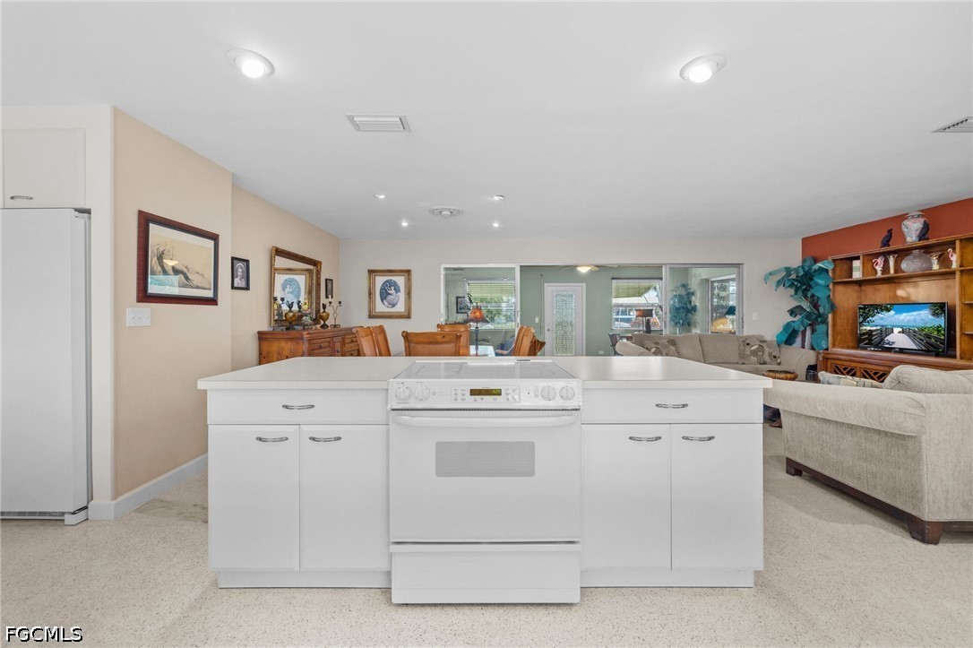 3 Bed Waterfront Home for Sale in Cape Coral, photo 16