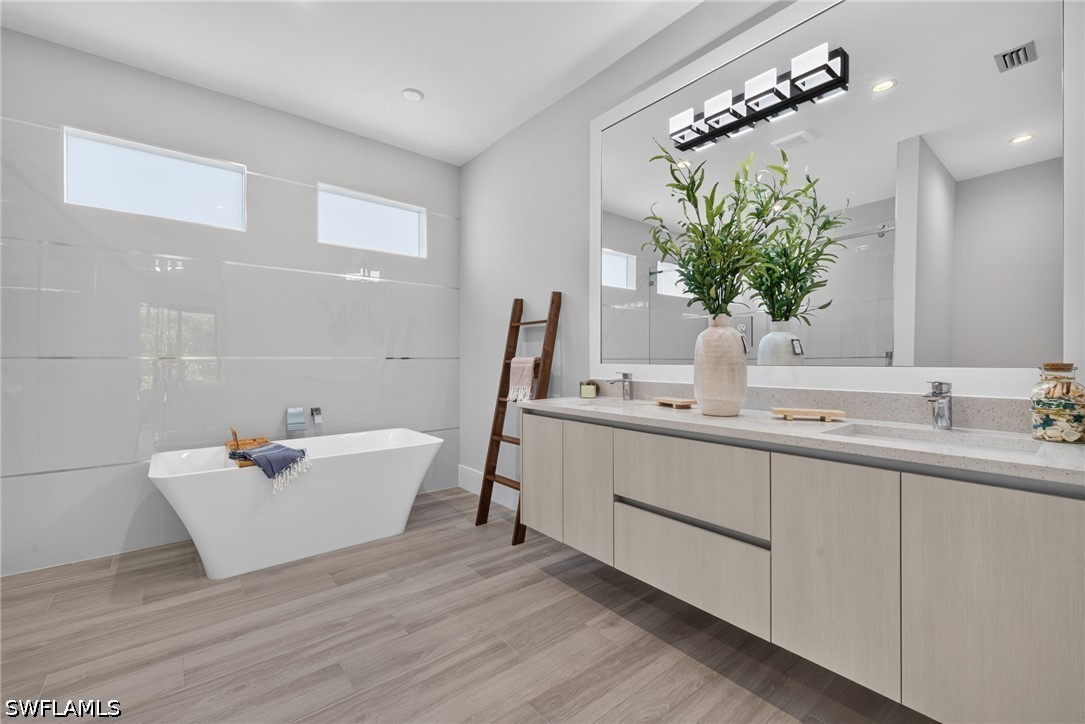 3 Bed SingleFamilyResidence for Sale in Naples, photo 16