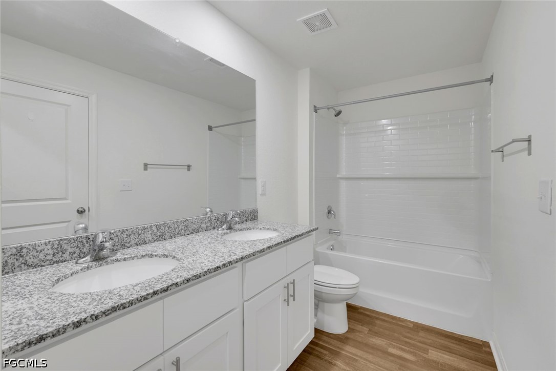4 Bed SingleFamilyResidence for Sale in Cape Coral, photo 16