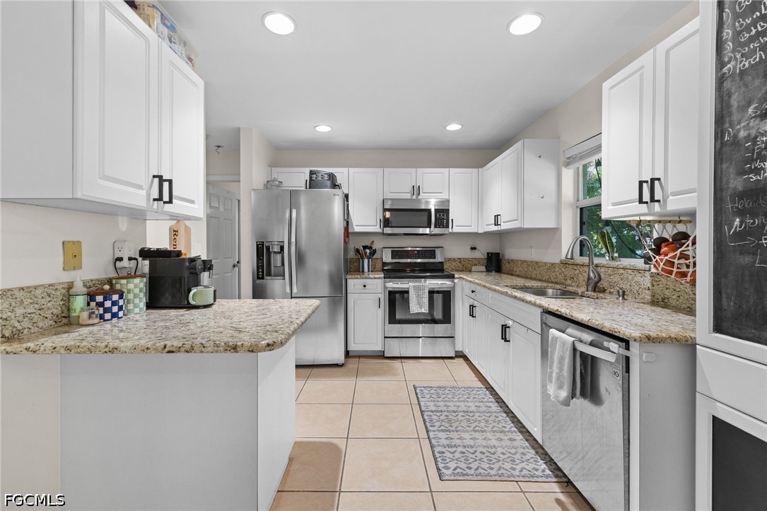 3 Bed SingleFamilyResidence for Sale in Cape Coral, photo 16