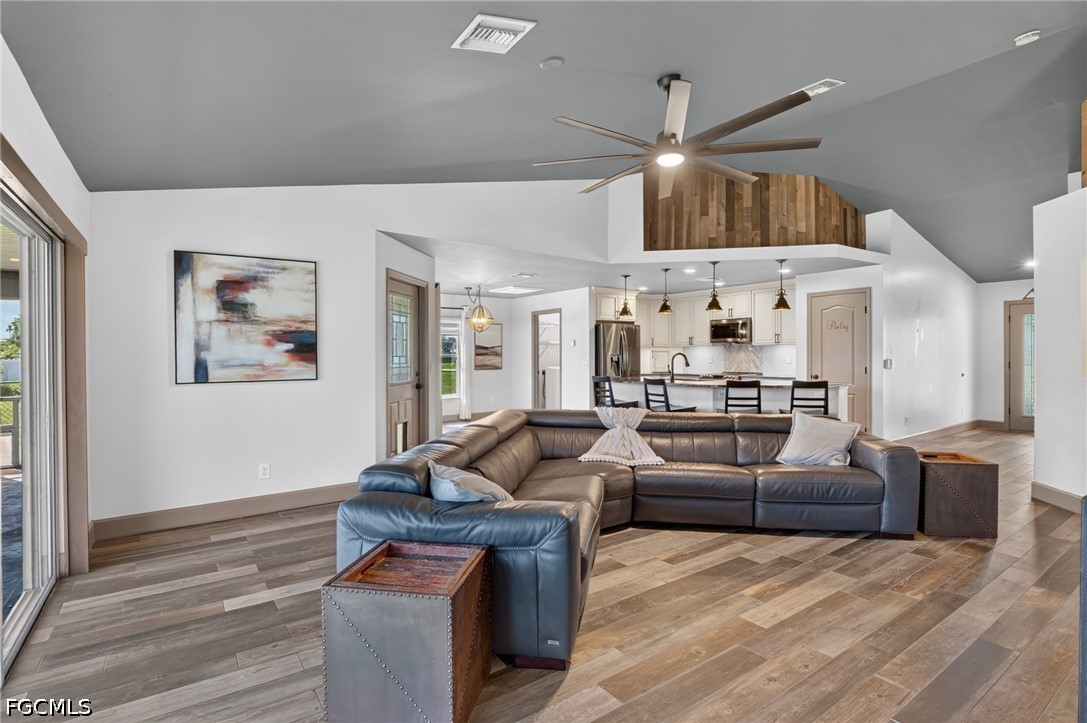 3 Bed SingleFamilyResidence for Sale in Cape Coral, photo 16