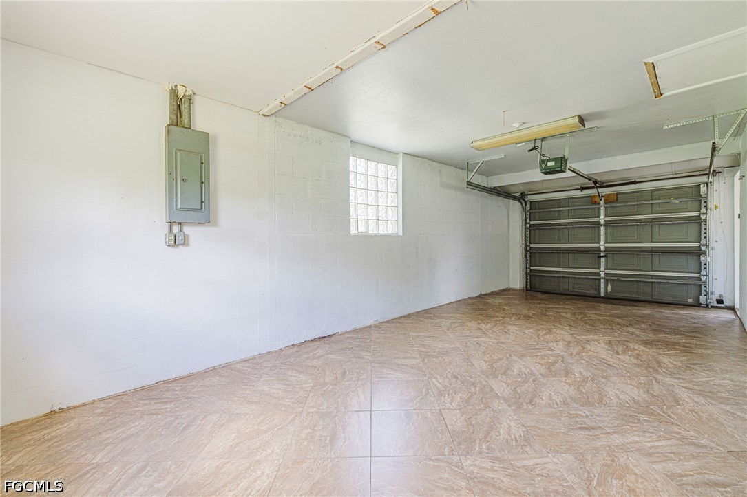3 Bed SingleFamilyResidence for Sale in Fort Myers, photo 16