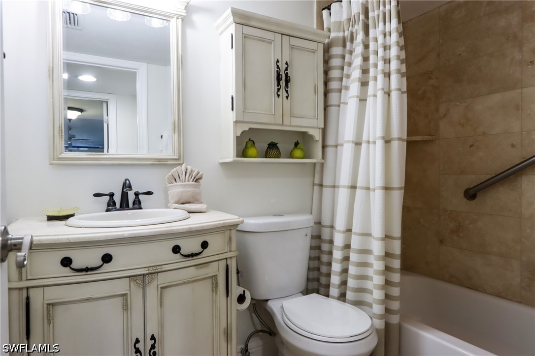 1 Bed Waterfront Home for Sale in Naples, photo 16