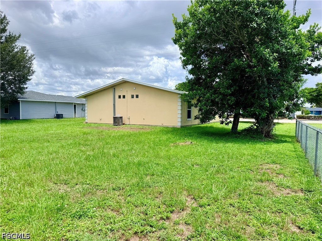 3 Bed SingleFamilyResidence for Sale in Cape Coral, photo 16