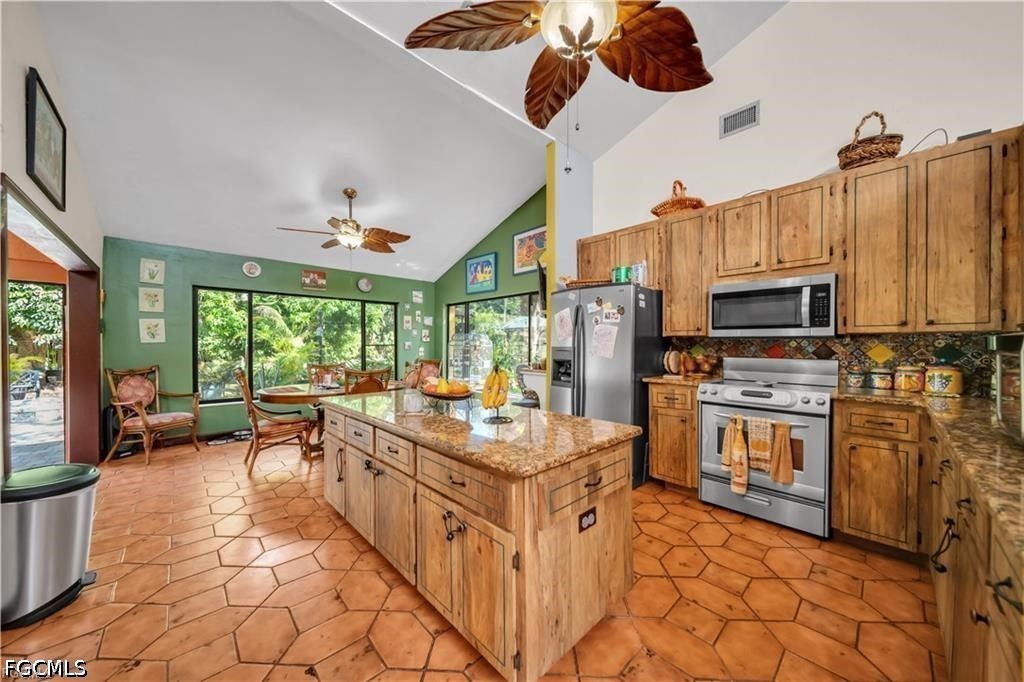 5 Bed SingleFamilyResidence for Sale in North Fort Myers, photo 16