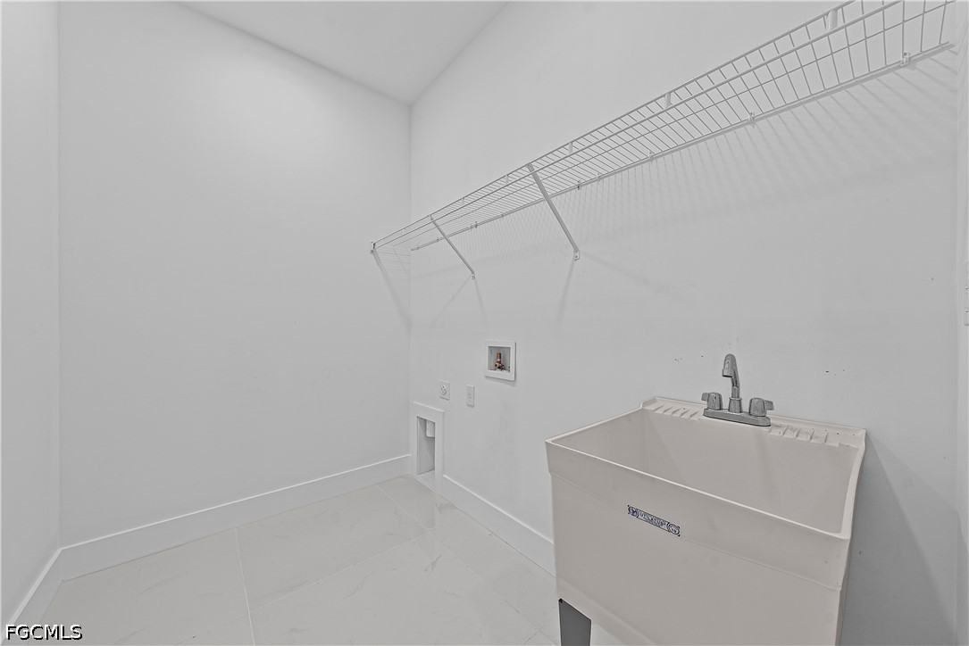 3 Bed SingleFamilyResidence for Sale in Lehigh Acres, photo 16