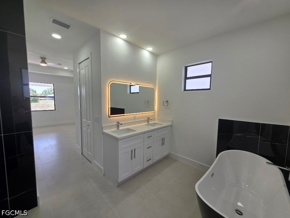 3 Bed SingleFamilyResidence for Sale in Lehigh Acres, photo 16