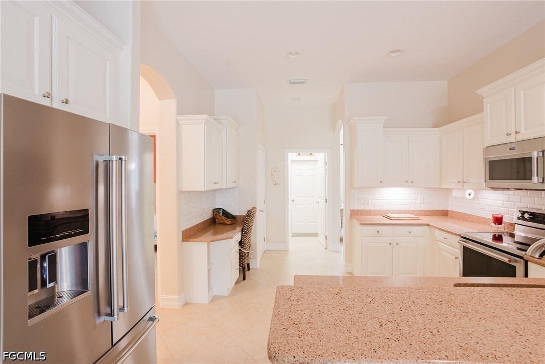 3 Bed Pool Home for Sale in Stoneybrook, photo 16