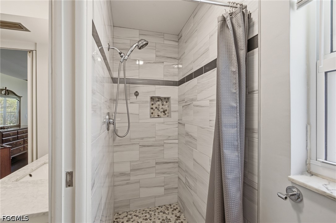 3 Bed SingleFamilyResidence for Sale in Fort Myers, photo 16