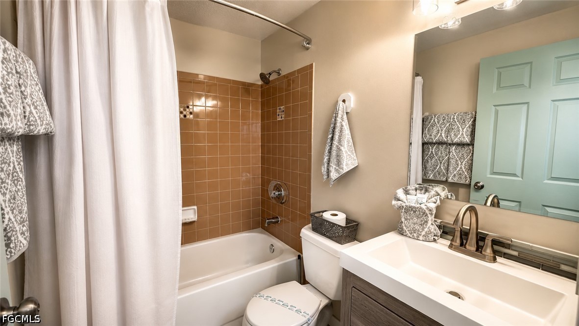 3 Bed Pool Home for Sale in Cape Coral, photo 16