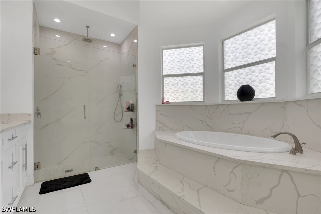 3 Bed SingleFamilyResidence for Sale in Naples, photo 16