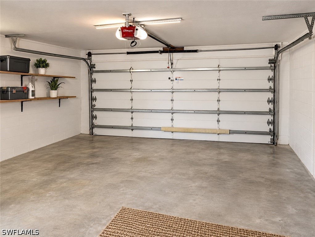 2 Bed SingleFamilyResidence for Sale in Fort Myers, photo 16