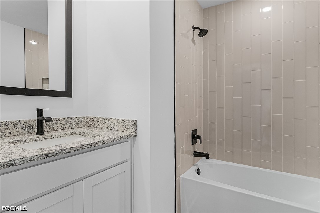 3 Bed SingleFamilyResidence for Sale in Mirror Lakes, photo 16
