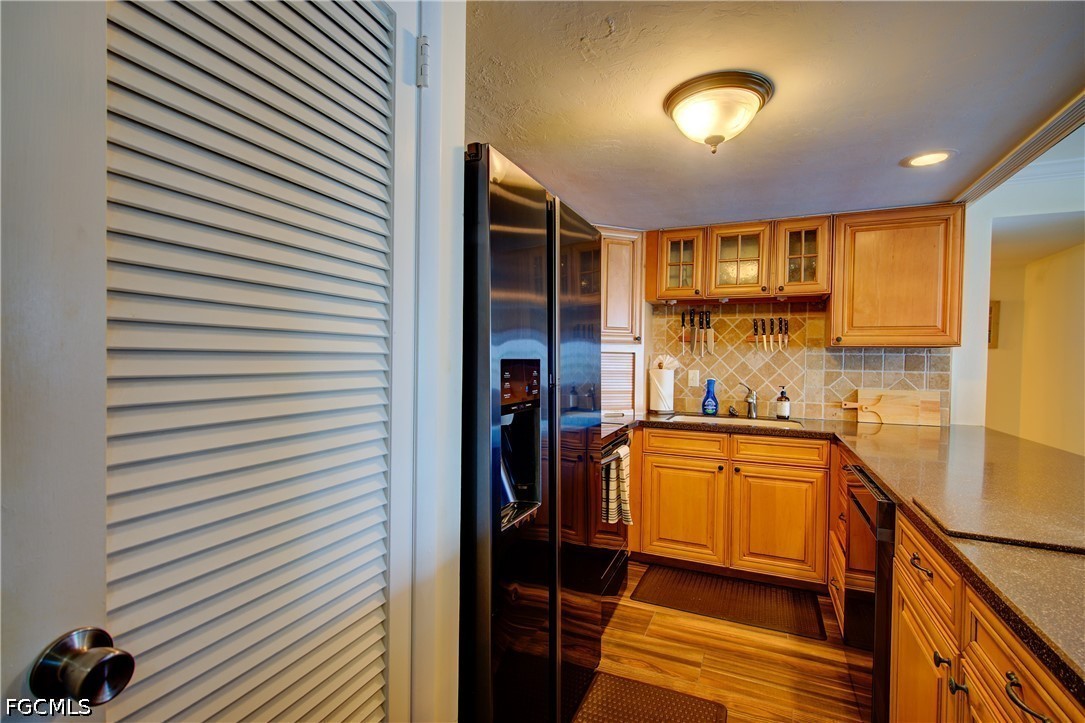 1 Bed Waterfront Home for Sale in Fort Myers, photo 16