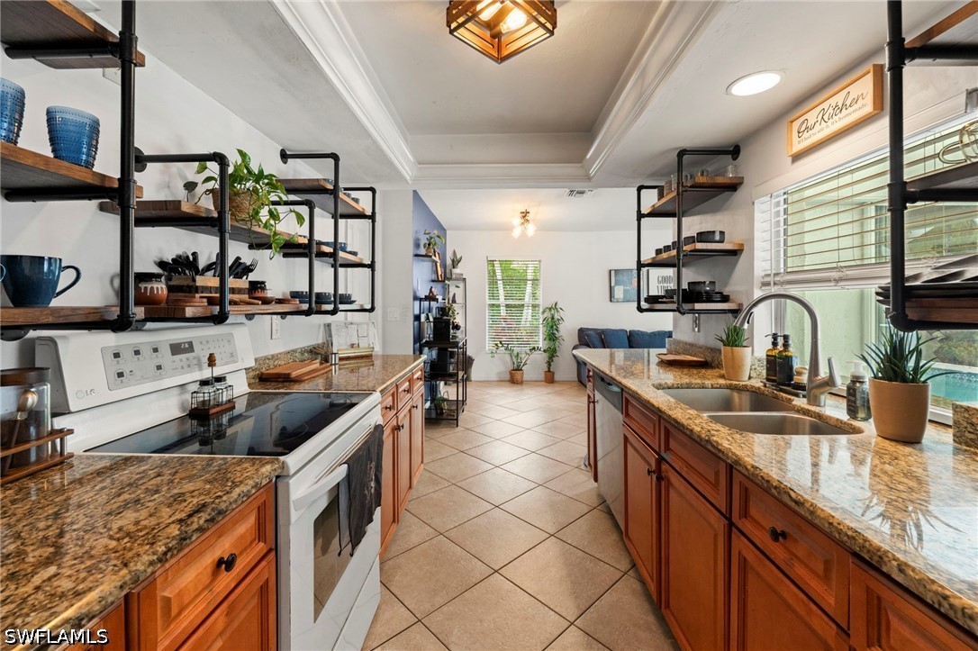 3 Bed Pool Home for Sale in Golden Gate City, photo 16