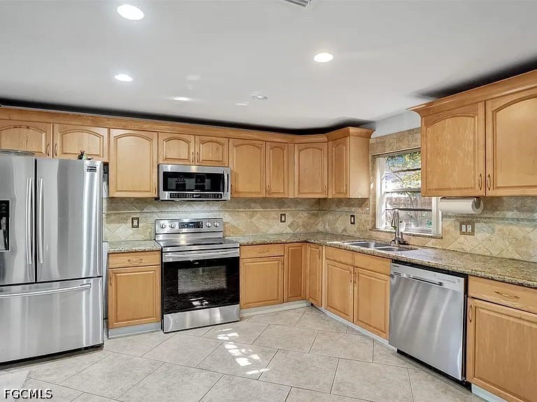 3 Bed Pool Home for Sale in Acreage, photo 16