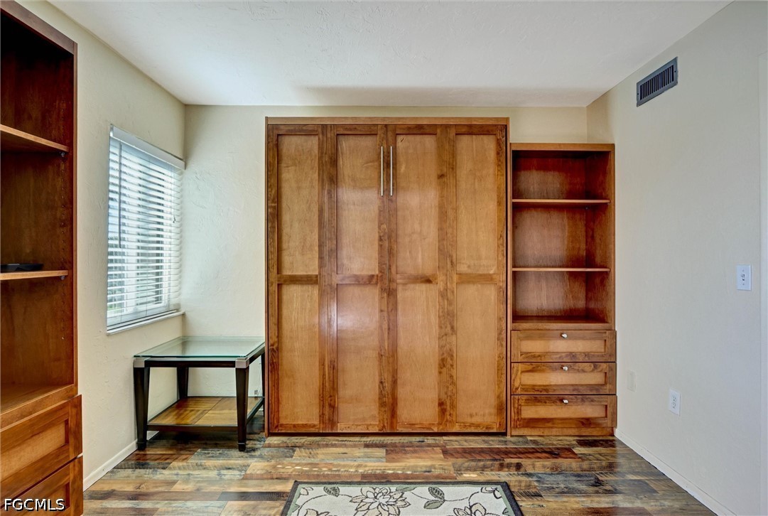 1 Bed Waterfront Home for Sale in Fort Myers, photo 16