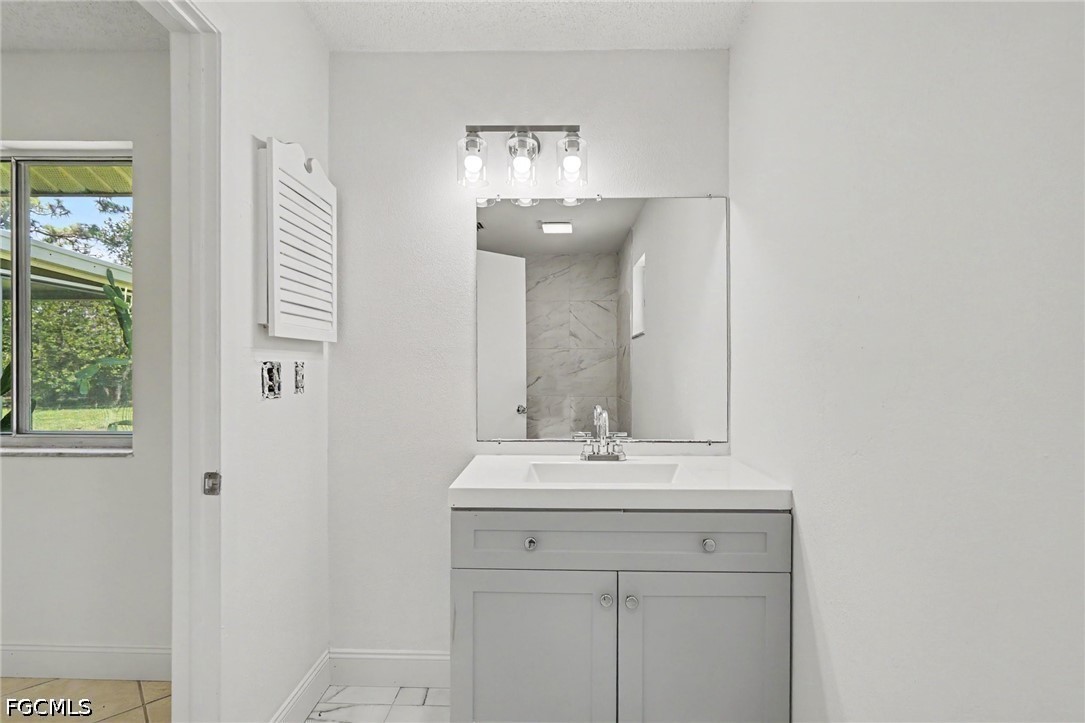 2 Bed SingleFamilyResidence for Sale in Cape Coral, photo 16