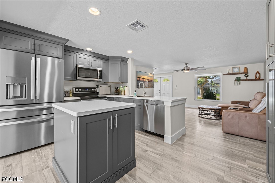 3 Bed SingleFamilyResidence for Sale in Caloosa View, photo 16