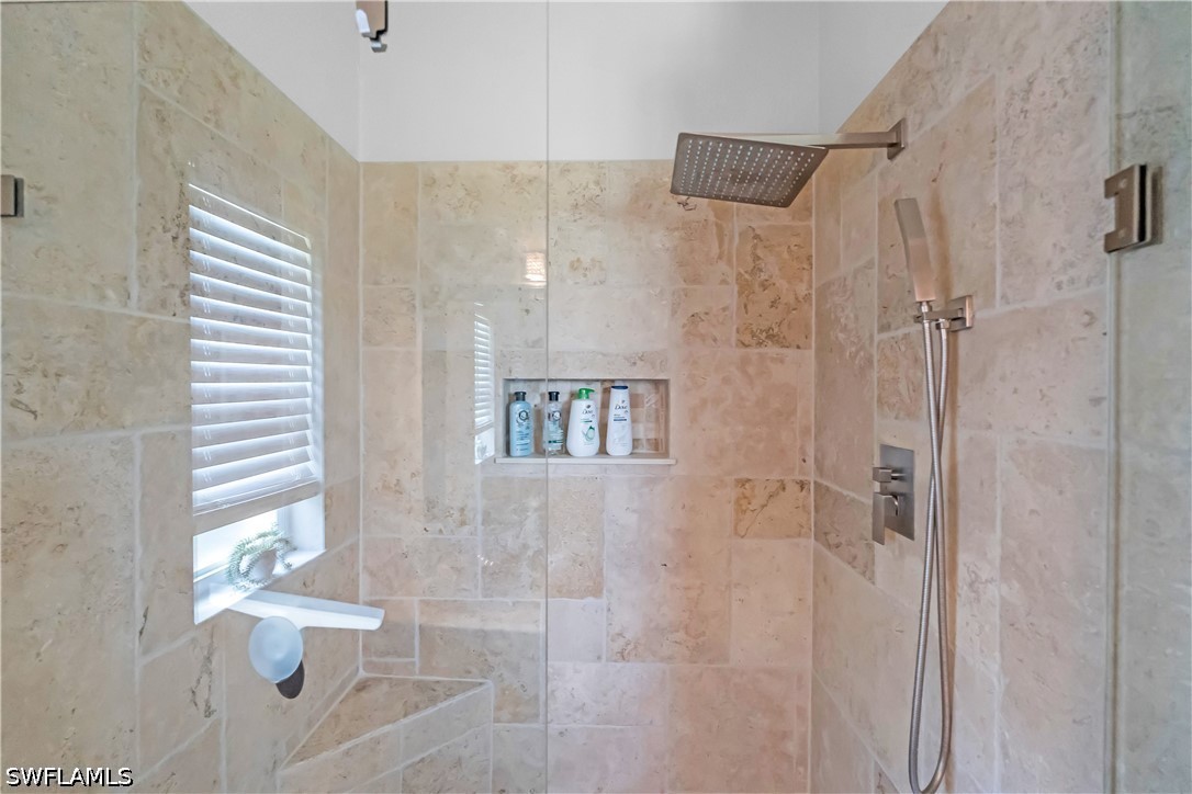 3 Bed SingleFamilyResidence for Sale in Naples, photo 16
