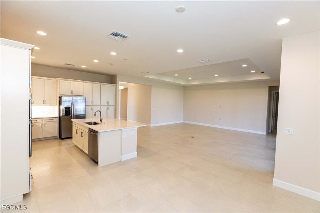 3 Bed SingleFamilyResidence for Sale in Valencia Harbor, FL — photo 17