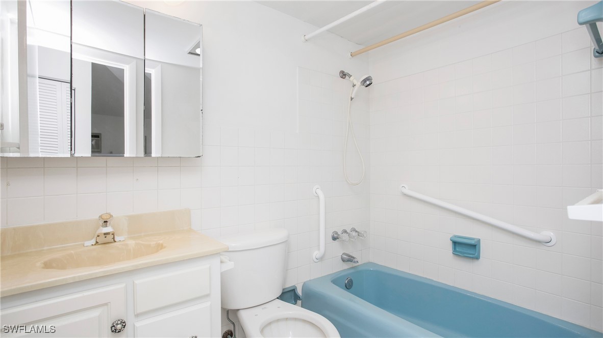 2 Bed Condominium for Sale in Seabreeze Apts, FL, $220,000 — photo 17