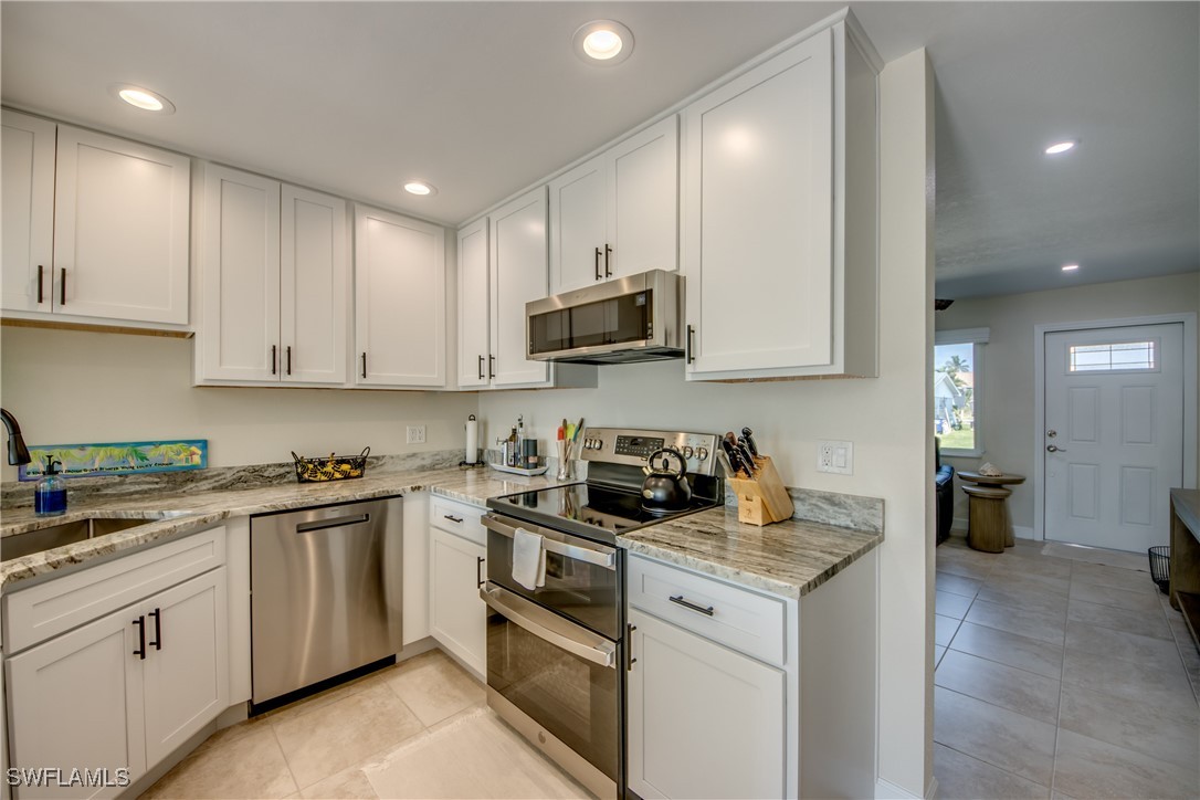 2 Bed Waterfront Home for Sale in Bokeelia, photo 17