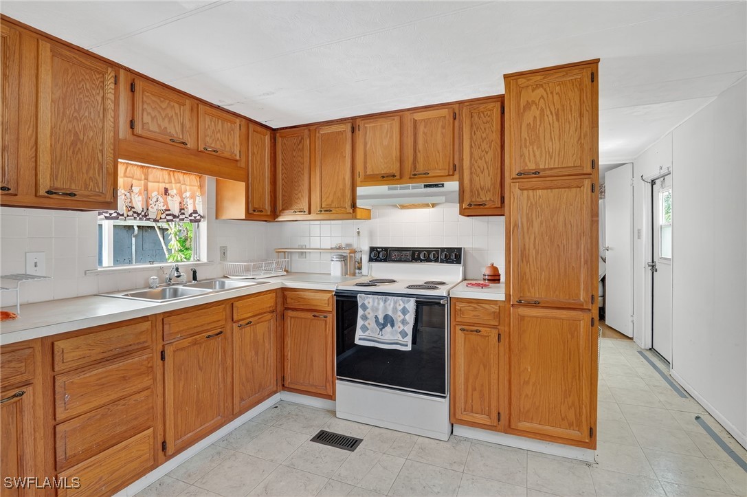 2 Bed ManufacturedHome for Sale in Riverwood, FL, $119,000 — photo 17
