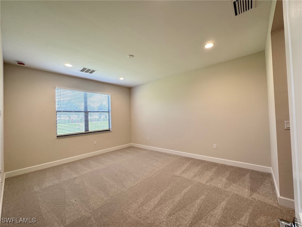 3 Bed SingleFamilyResidence for Sale in Valencia Harbor, FL — photo 17