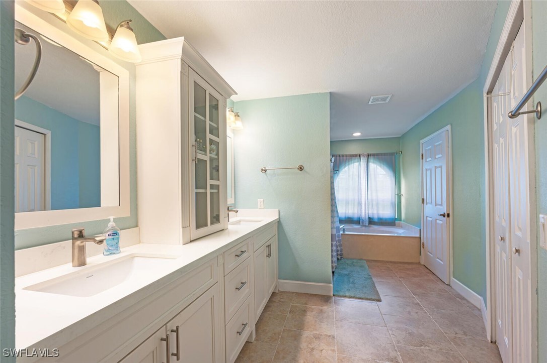 3 Bed SingleFamilyResidence for Sale in Naples, photo 17