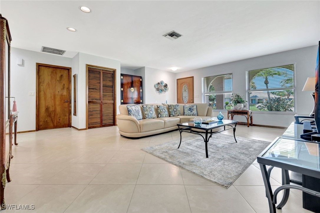 3 Bed SingleFamilyResidence for Sale in Naples, photo 17