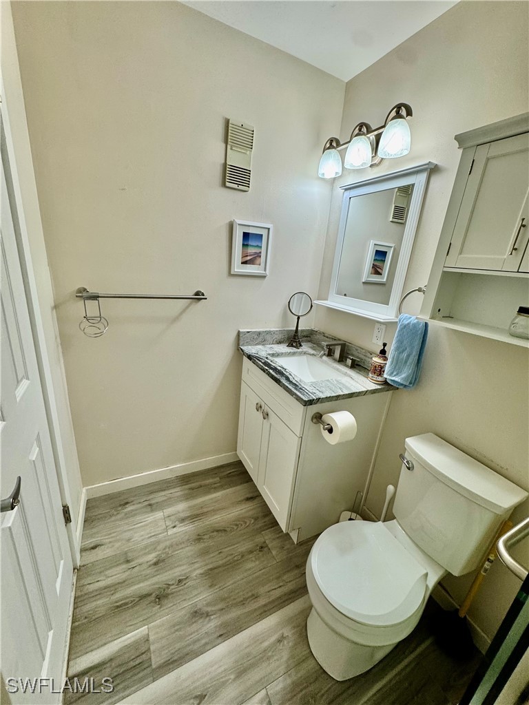 2 Bed Waterfront Home for Sale in Fort Myers, photo 17