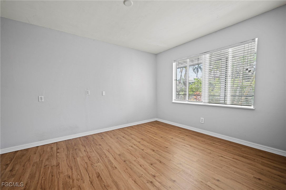 5 Bed Waterfront Home for Sale in Avion Park, photo 17