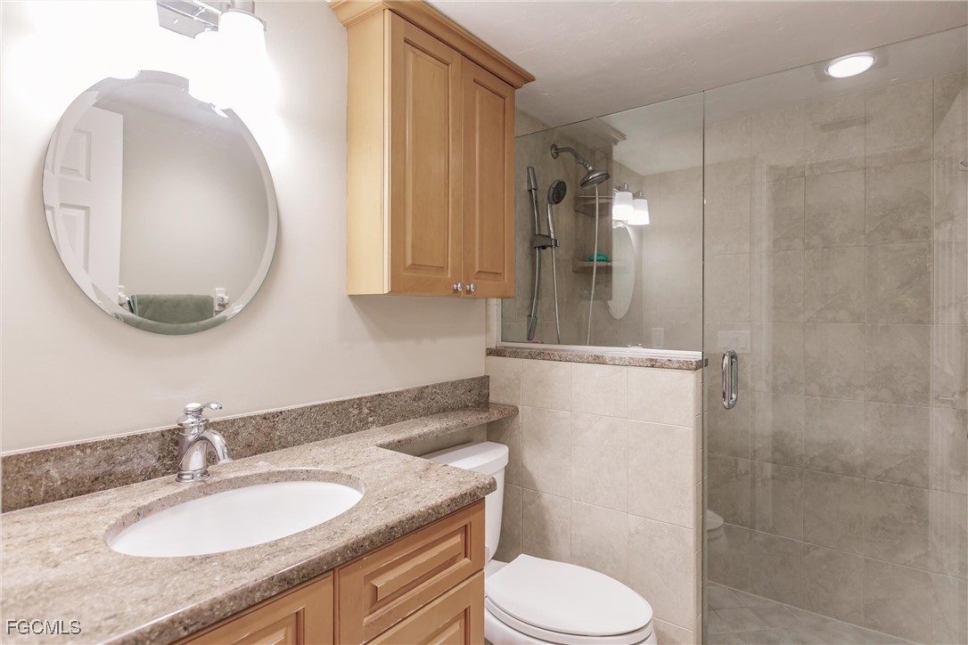 2 Bed Waterfront Home for Sale in Fort Myers, photo 17