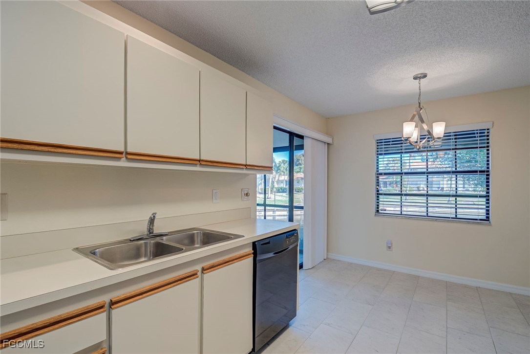 2 Bed Waterfront Home for Sale in Fort Myers, photo 17