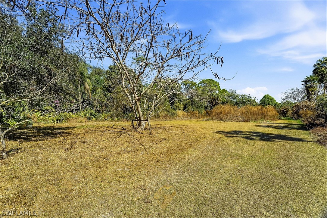 2 Bed SingleFamilyResidence for Sale in Buckingham, FL — photo 17
