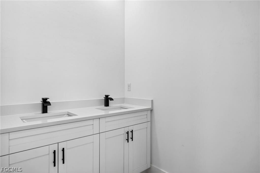 3 Bed SingleFamilyResidence for Sale in Lehigh Acres, photo 17