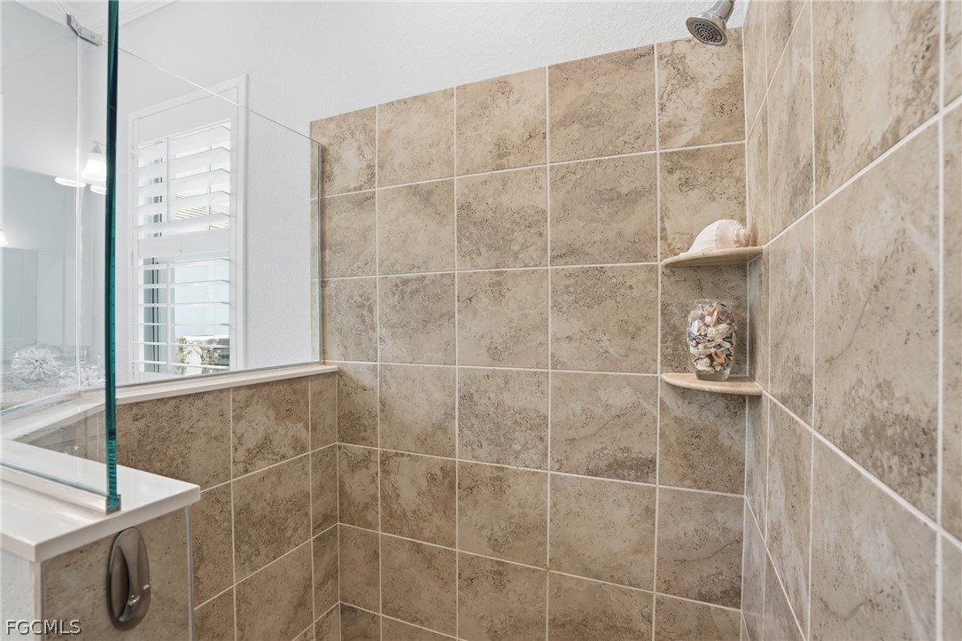 4 Bed SingleFamilyResidence for Sale in Punta Gorda, photo 17