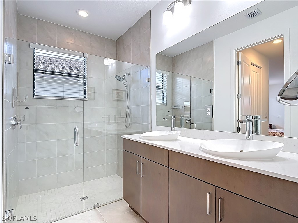 3 Bed SingleFamilyResidence for Sale in Silverwood, FL — photo 17