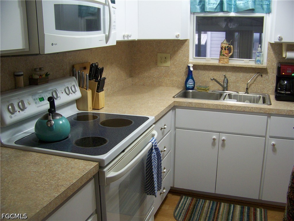 2 Bed ManufacturedHome for Sale in Carriage Village, photo 17