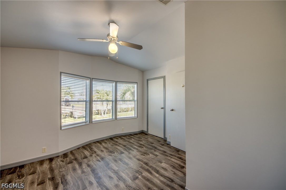 2 Bed ManufacturedHome for Sale in Pine Island Cove, photo 17