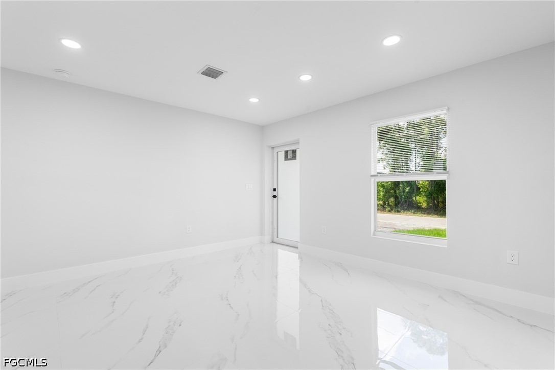 3 Bed SingleFamilyResidence for Sale in Lehigh Acres, photo 17
